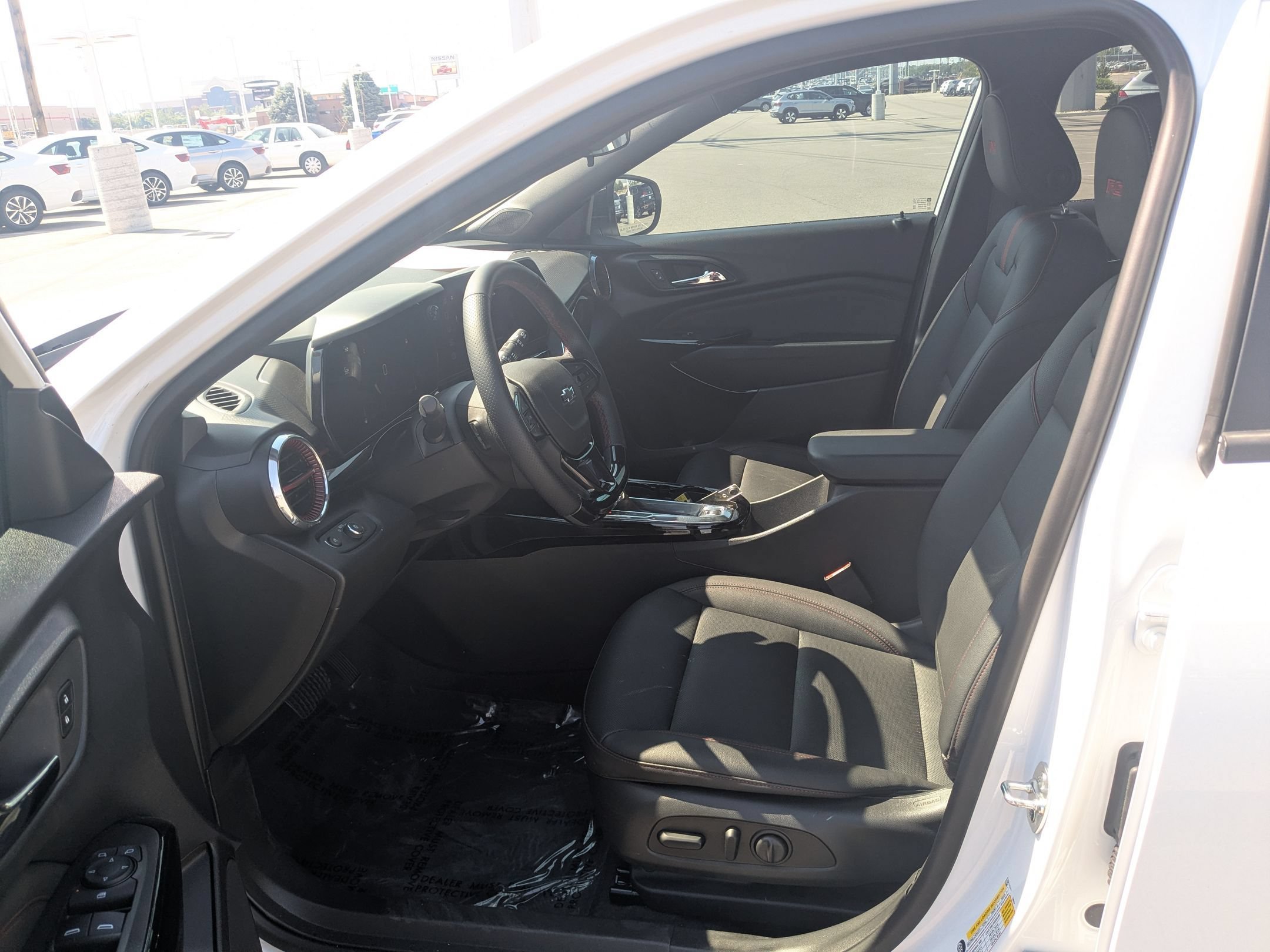 Used 2025 Summit White Chevrolet 2RS image 15