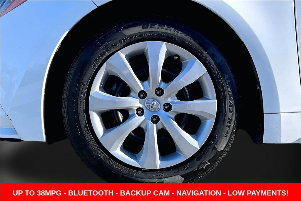 Used 2020 White Toyota LE image 37