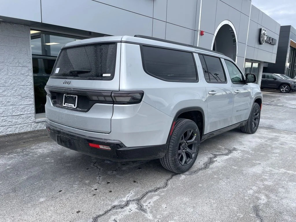 New 2026 Silver-Zynith Exterior Paint Jeep Limited Altitude image 8