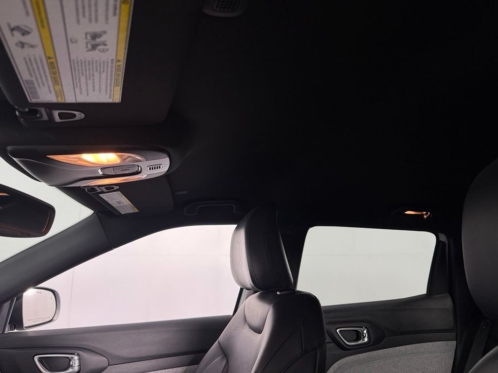 Used 2025 White Jeep Latitude image 23