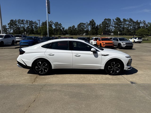 Used 2025 Serenity White Hyundai SEL image 4
