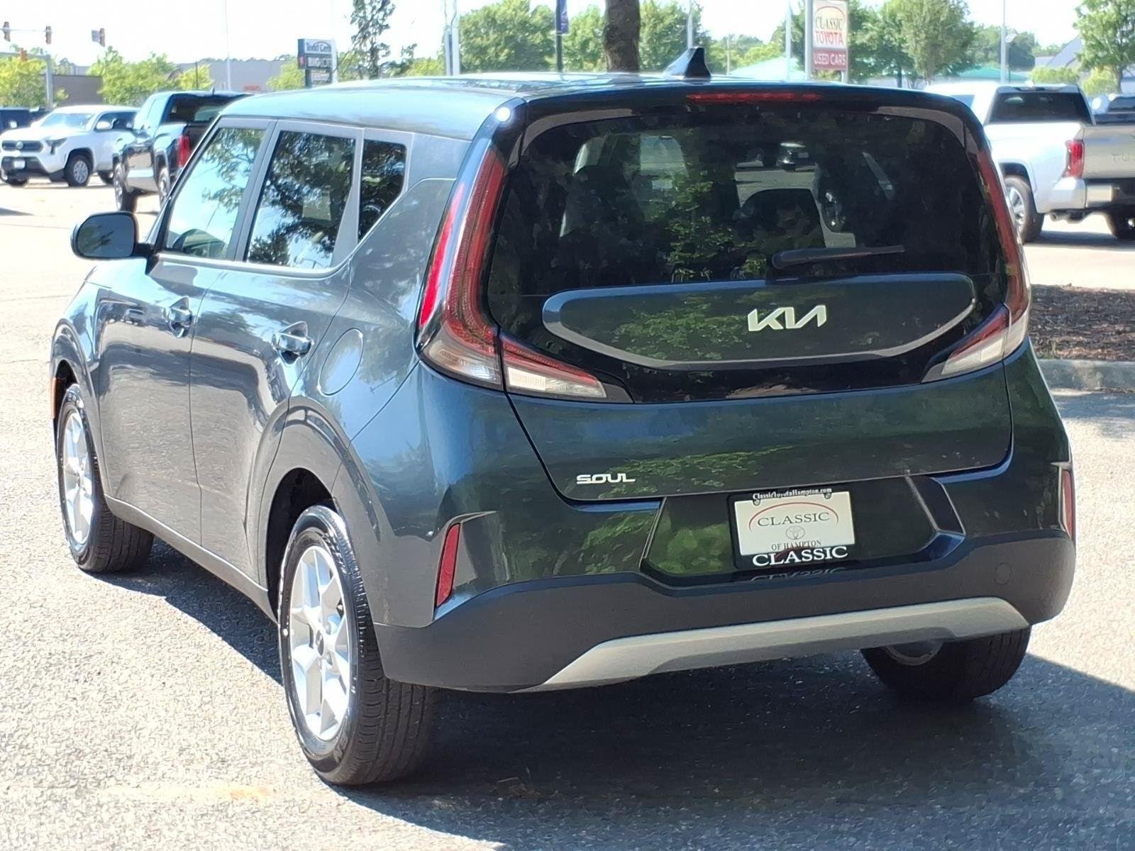 Used 2025  KIA  image 13