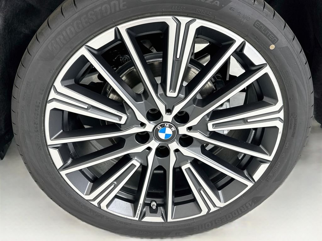 New 2026 Green Metallic BMW xDrive28i image 30