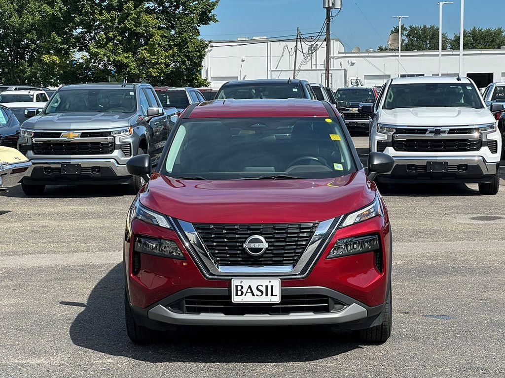 Used 2023 Red Nissan S image 9