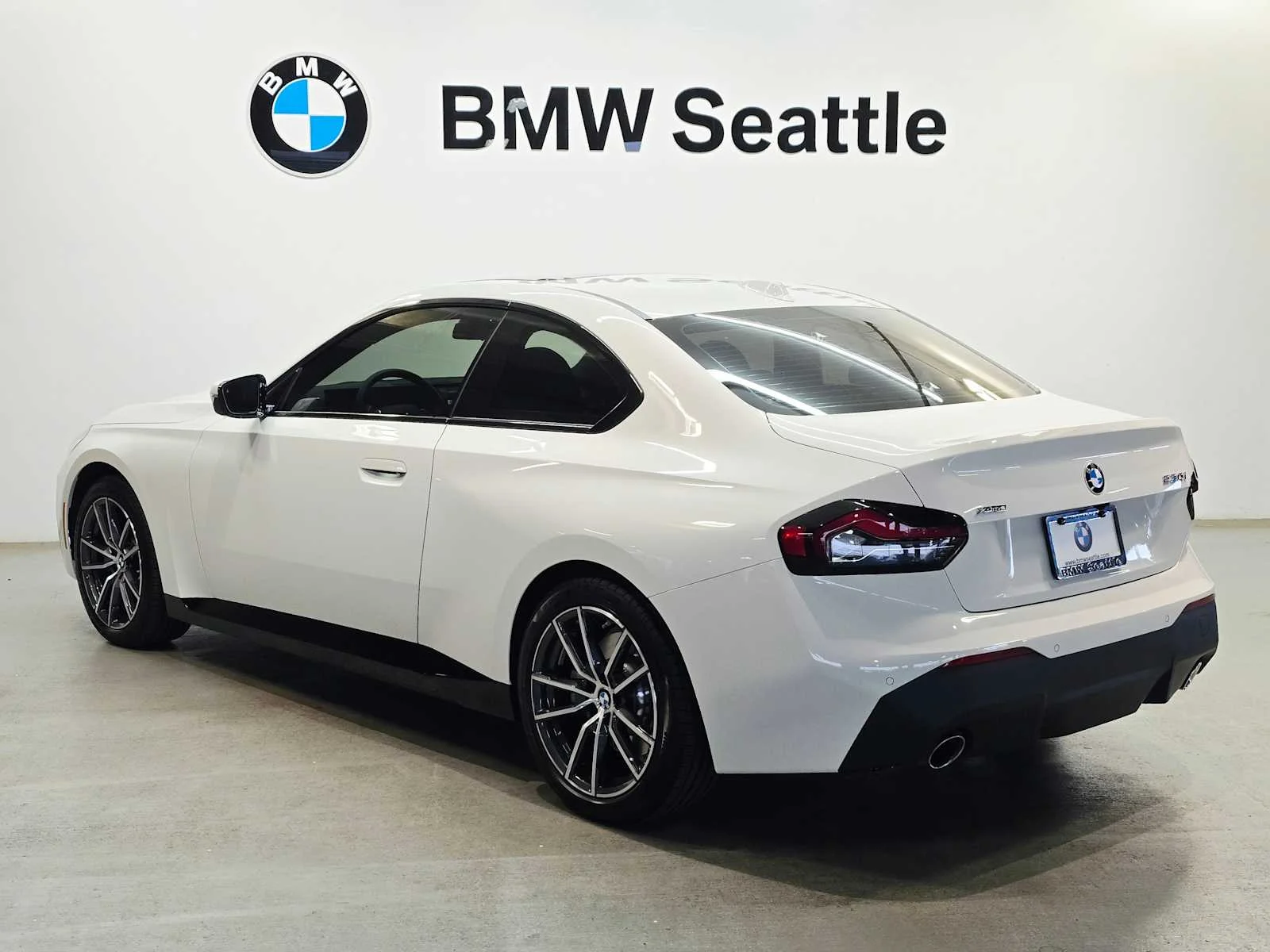 Used 2023 Alpine White BMW 230i xDrive image 4