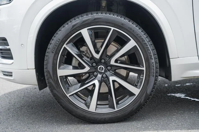 Used 2023 Crystal White Volvo Plus image 18