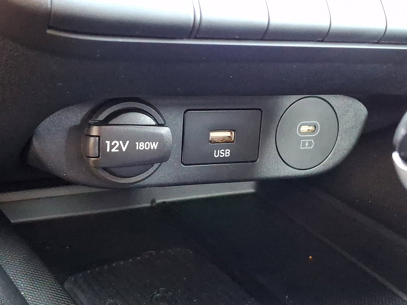 Used 2025 Abyss Black Hyundai SEL Sport image 22