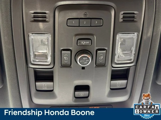 Used 2022 White GMC AT4 image 34