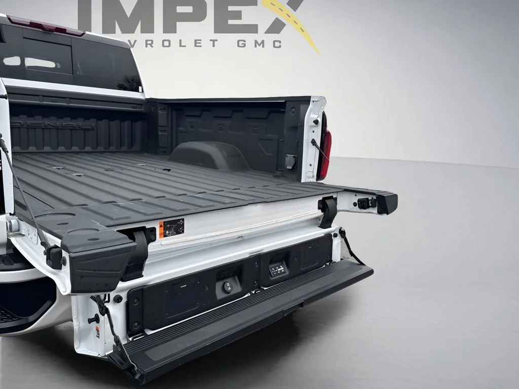 Used 2024 White Frost Tricoat GMC Denali Ultimate image 33