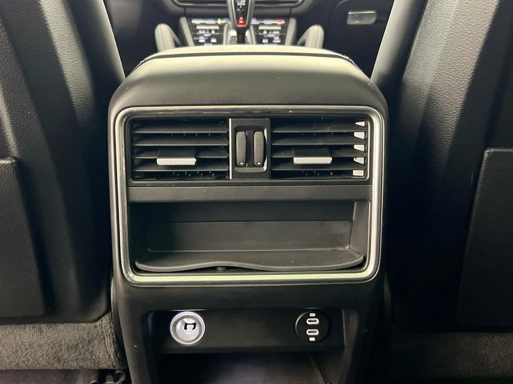 Used 2023  Porsche Base image 27
