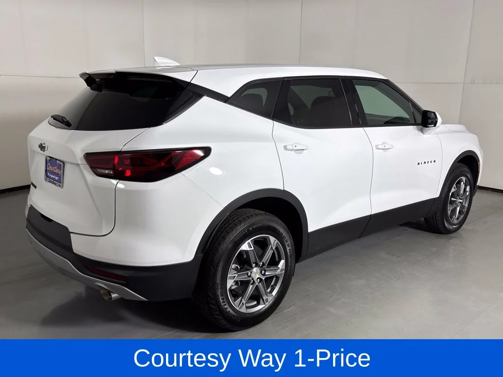 Used 2026 White Chevrolet LT image 11