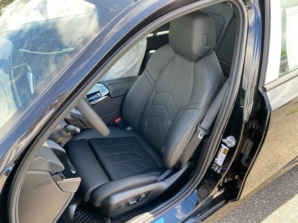New 2027 Black Sapphire Metallic BMW 530i xDrive image 11