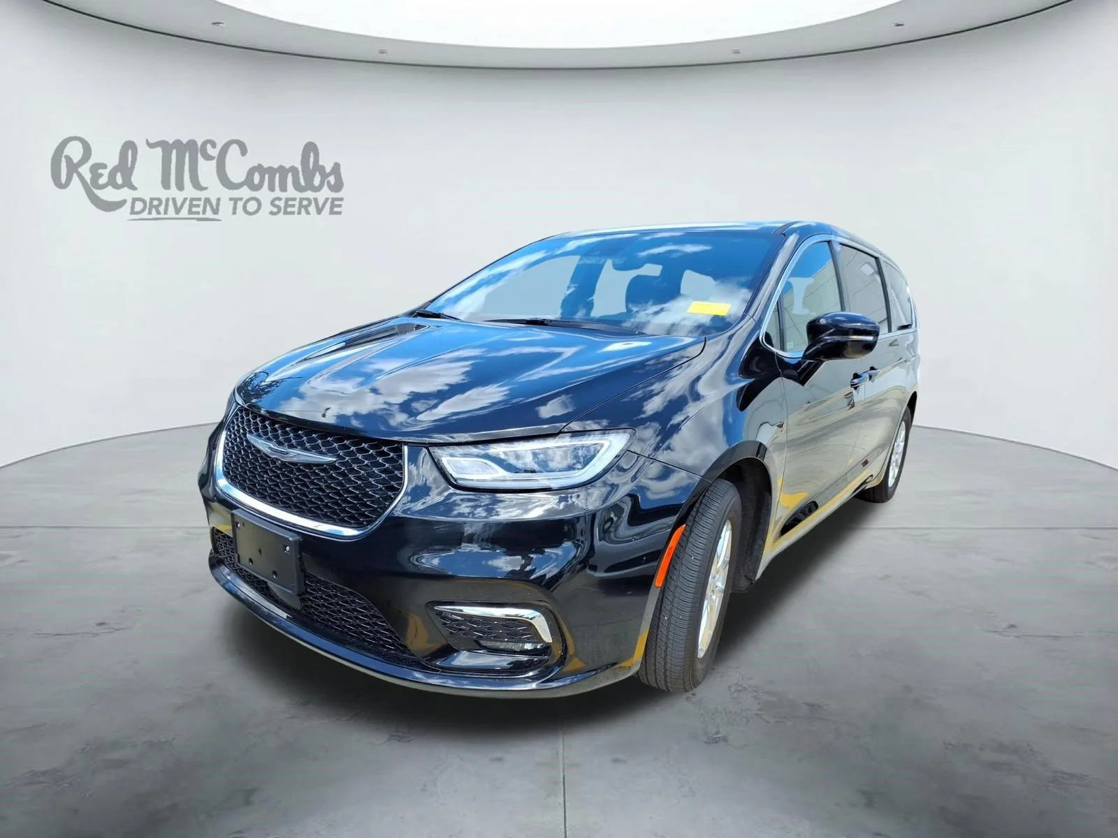 2025 Chrysler Pacifica Select's photo