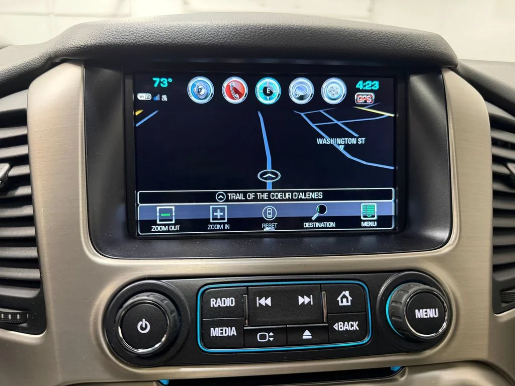 Used 2019 White Frost Tricoat GMC Denali image 20
