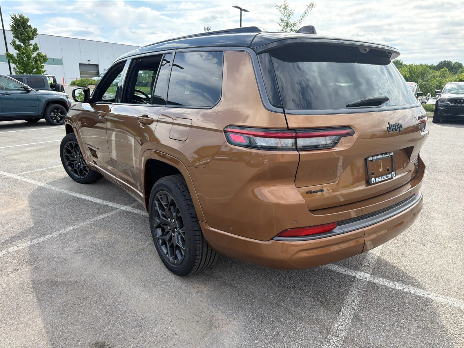 New 2026 Copper Shino Metallic Clear-Coat Exterior Paint Jeep Summit image 7