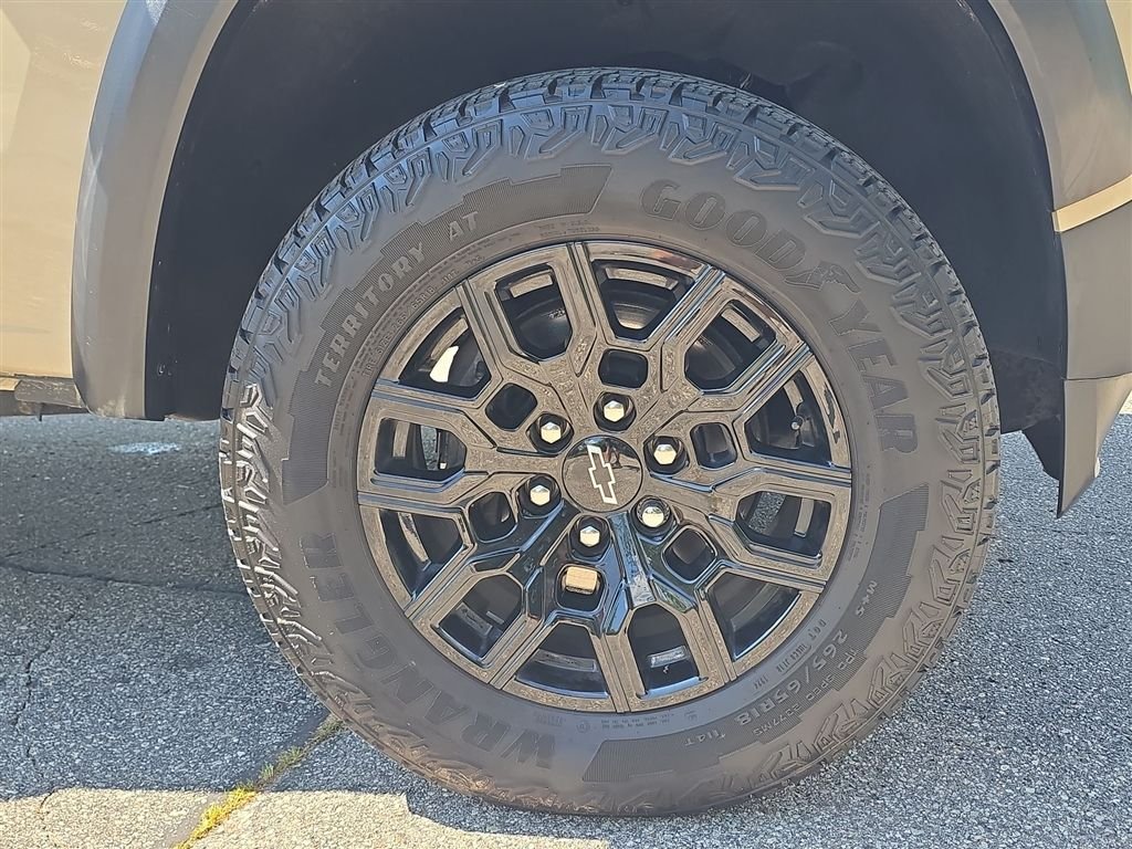 Used 2024  Chevrolet Trail Boss image 11