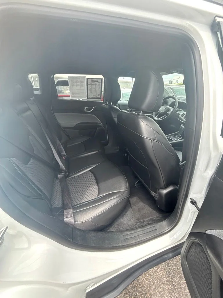 Used 2024 White Jeep Latitude image 23
