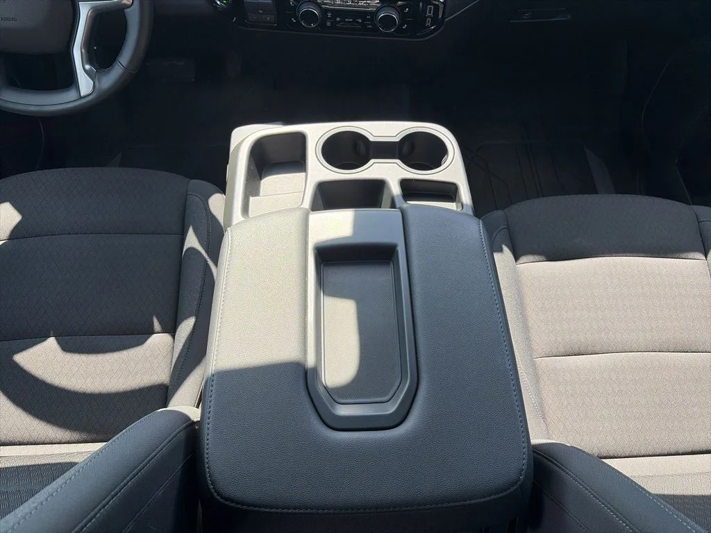 Used 2025 White Chevrolet LT image 18