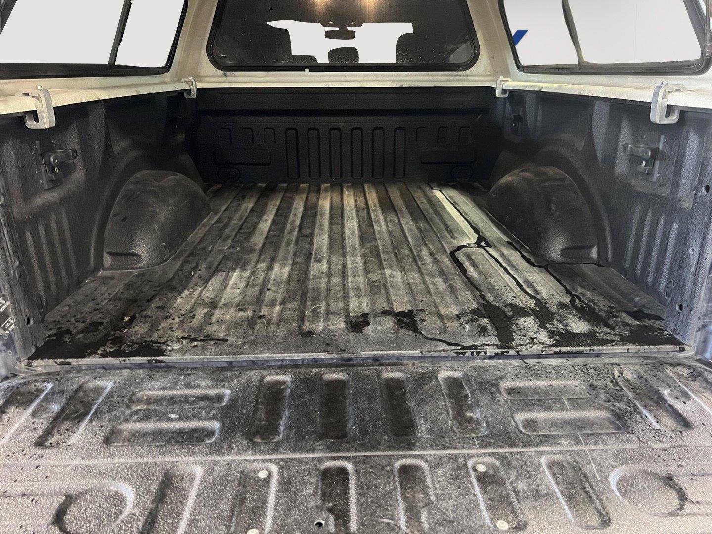 Used 2015 Blue Jeans Metallic Ford XLT image 23