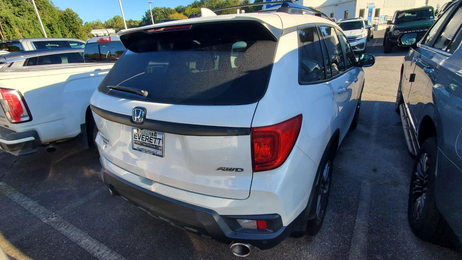 Used 2023 Platinum White Pearl Honda EX-L image 9