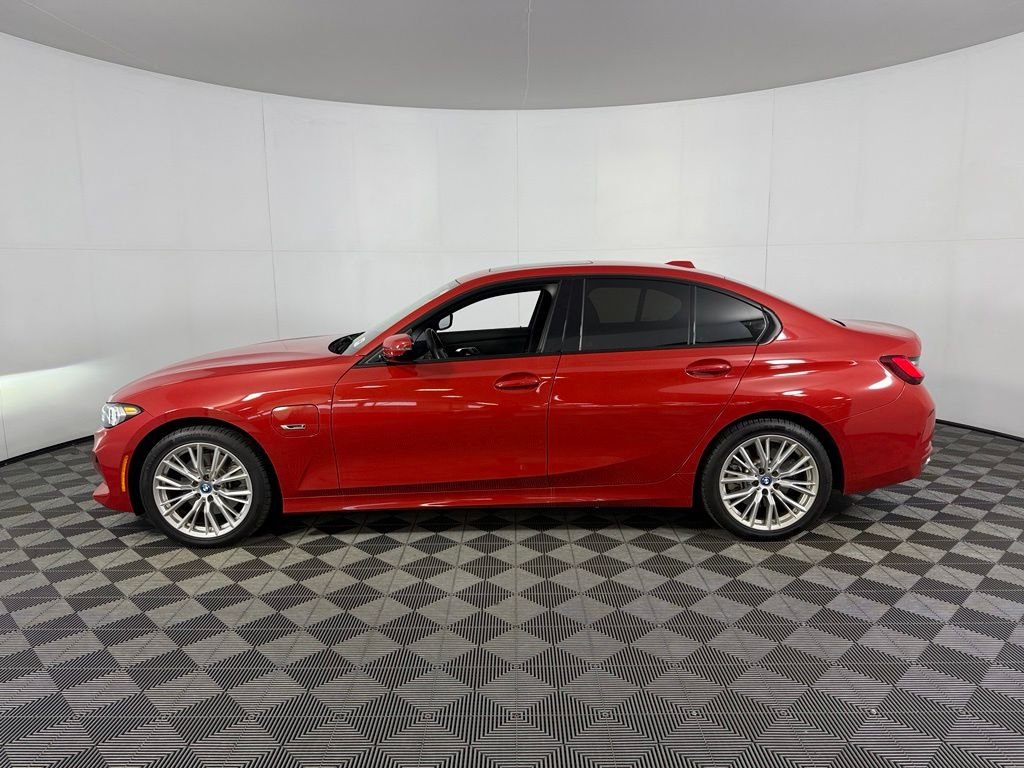 2023 BMW 3 Series 330e - Photo 11
