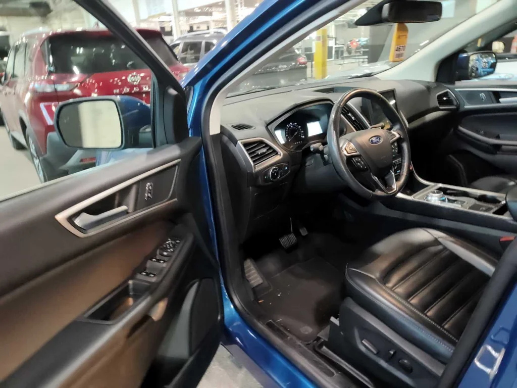 Used 2024 Atlas Blue Metallic Ford SEL image 5