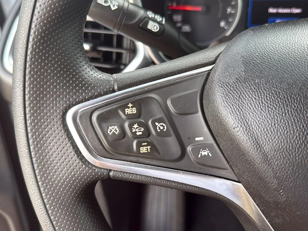 Used 2022 White Chevrolet LT image 39