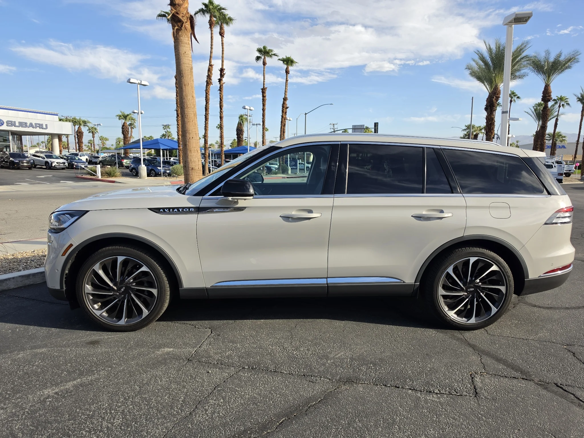 Used 2024 Ceramic Pearl Metallic Tri-Coat Lincoln Reserve image 2