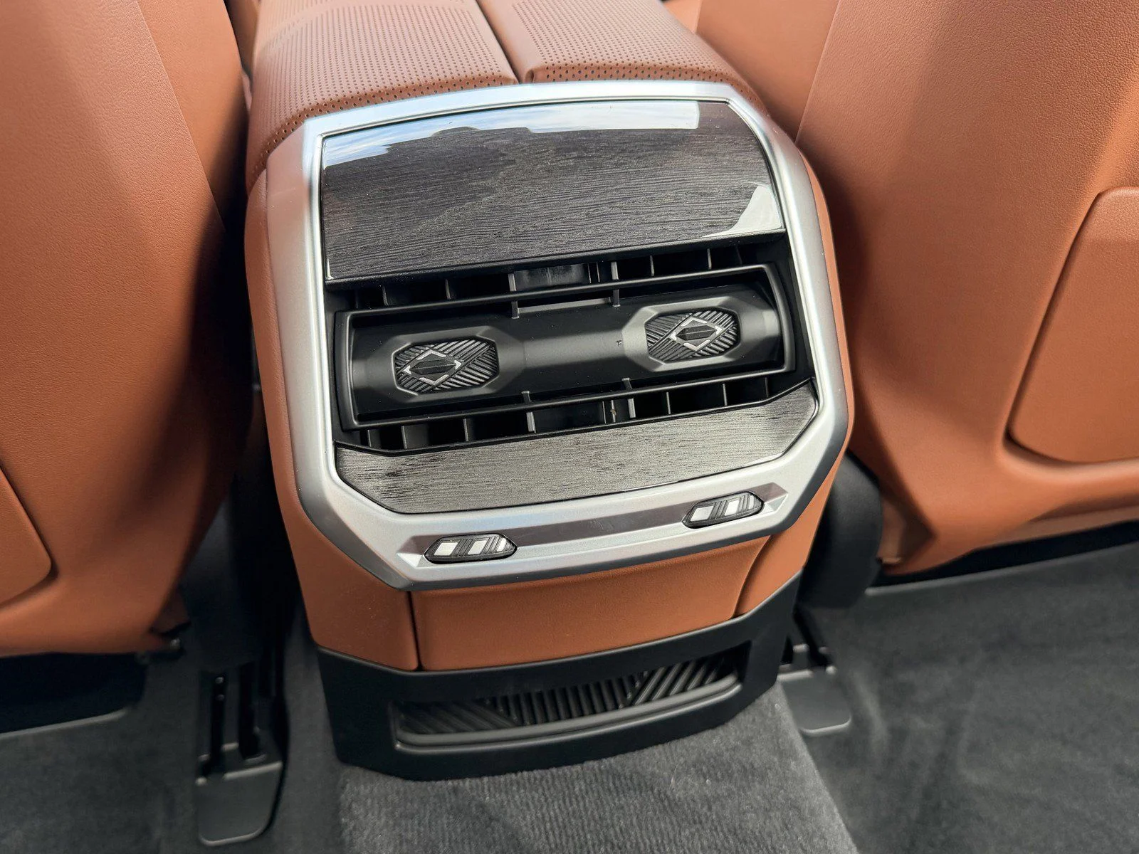 New 2026 Mineral White Metallic BMW 740i image 18