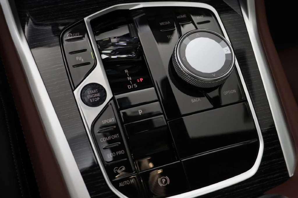 New 2027 MINERAL WHITE BMW xDrive40i image 12