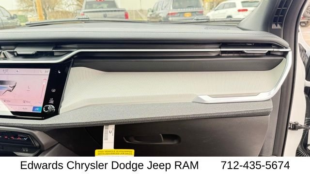 New 2026 Bright White Clearcoat Jeep Laredo image 34
