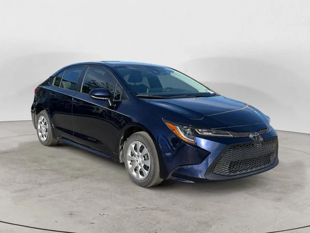 Used 2020  Toyota LE image 3