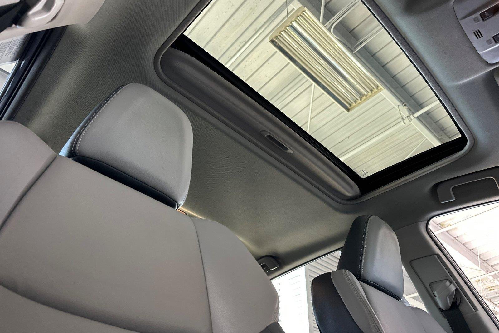 Used 2013 Shoreline Blue Pearl Toyota Limited image 16