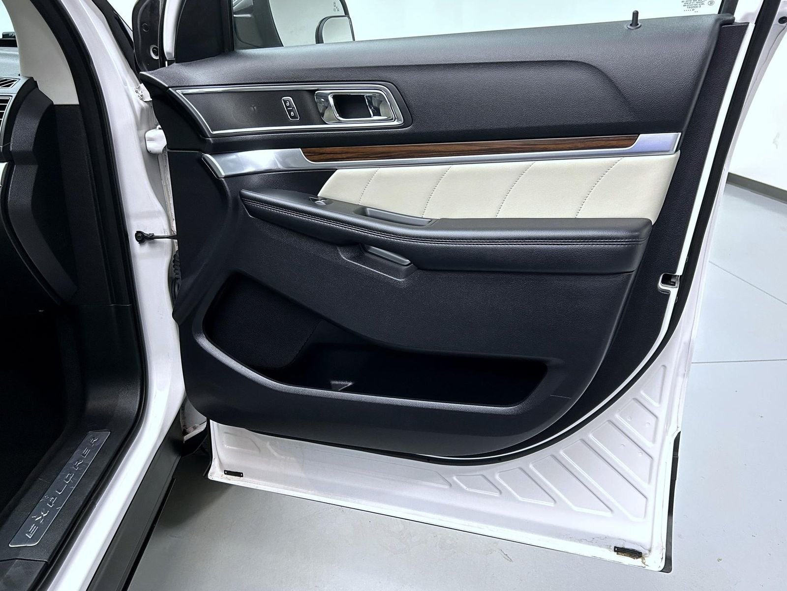 Used 2019 White Ford Limited image 16