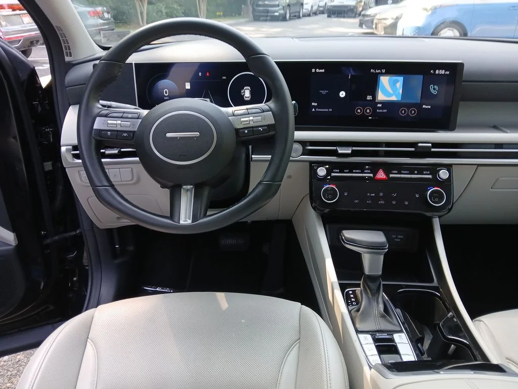Used 2025 Black Hyundai SEL Convenience image 21