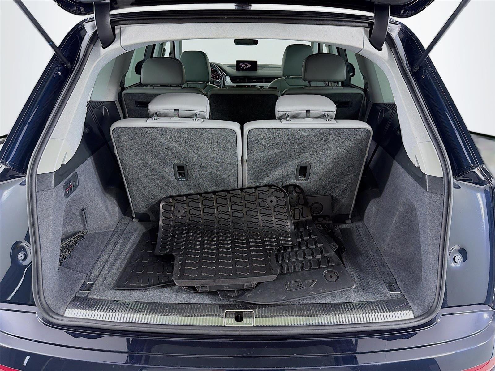Used 2018  AUDI  image 23