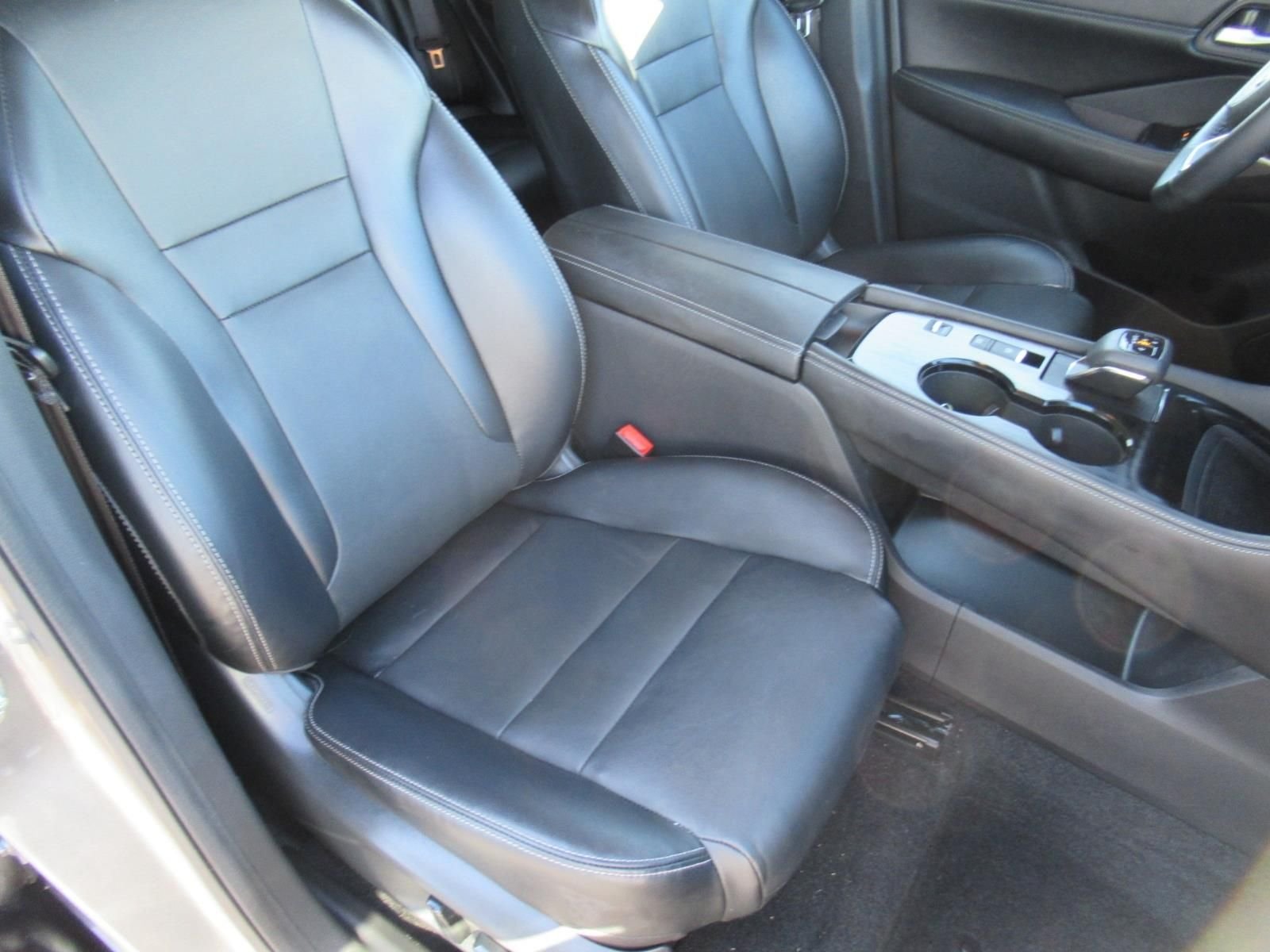 Used 2022 Gray Nissan SL image 9