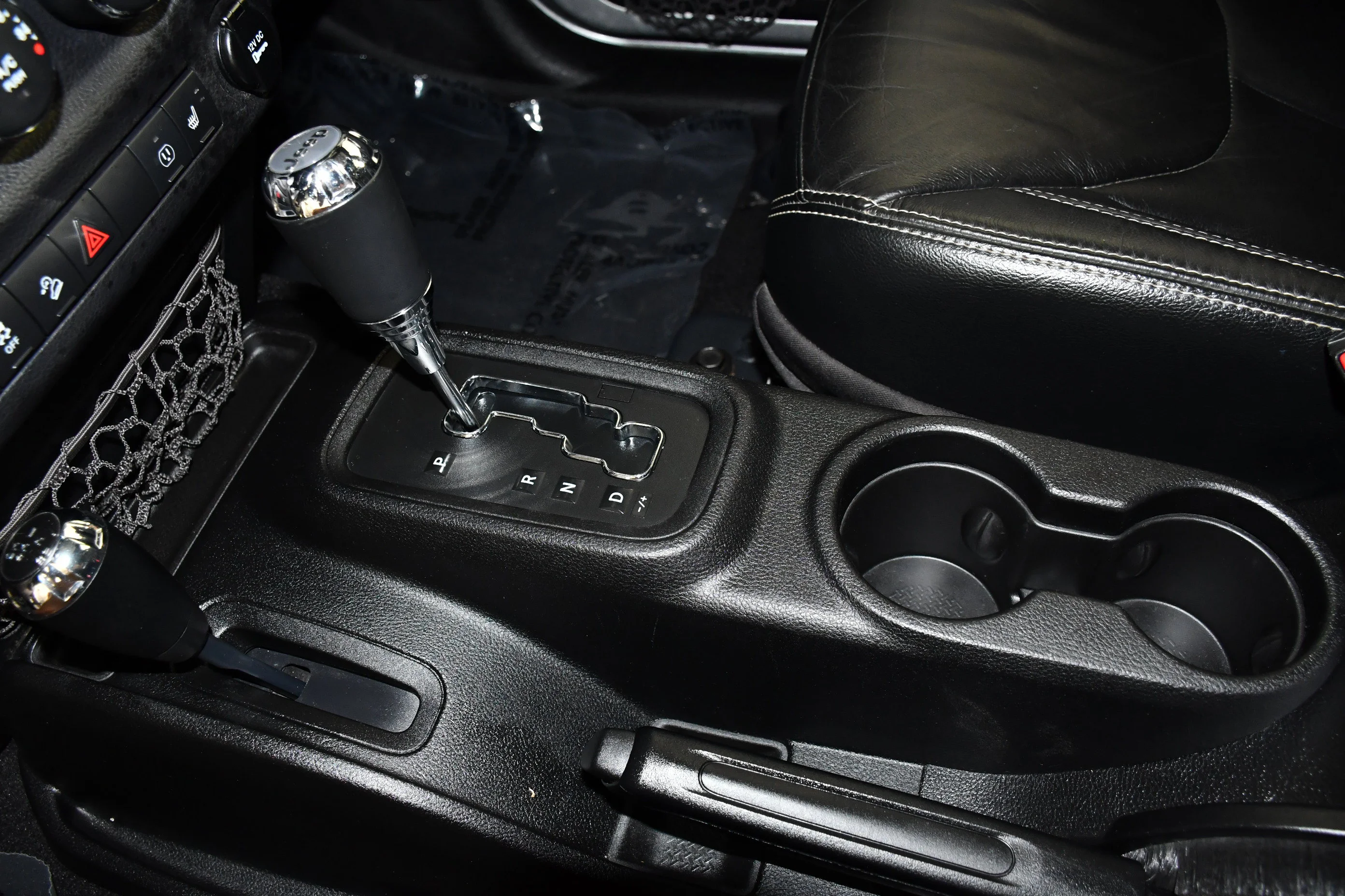 Used 2013 Billet Silver Metallic Jeep Sahara image 32