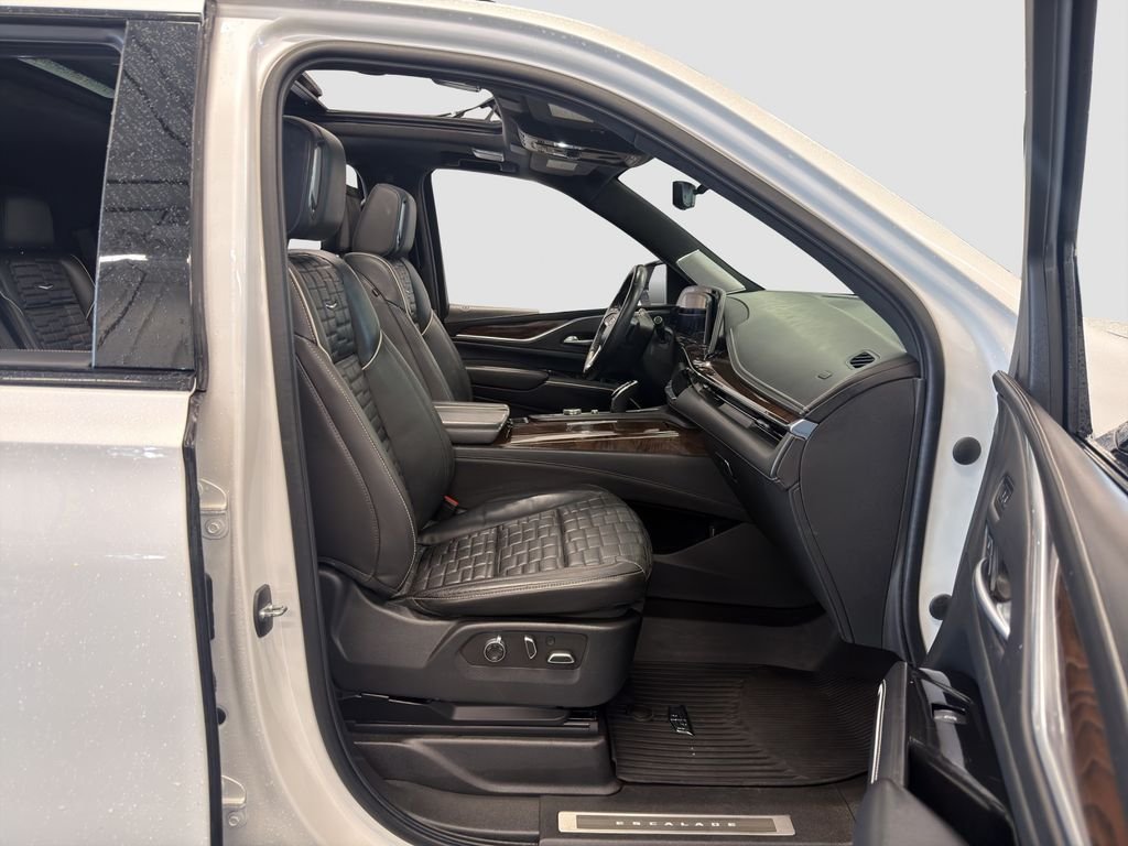 Used 2022 White Cadillac Sport Platinum image 28