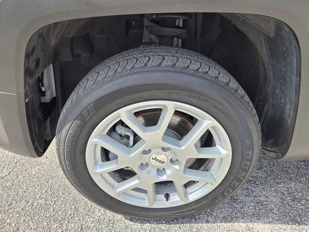 Certified Used 2022 White Jeep Latitude image 20