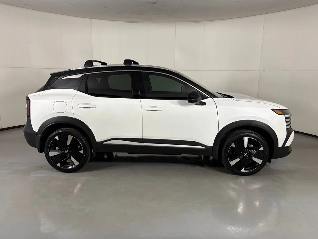 New 2026 Aspen White TriCoat / Super Black Two-tone Nissan SR image 9