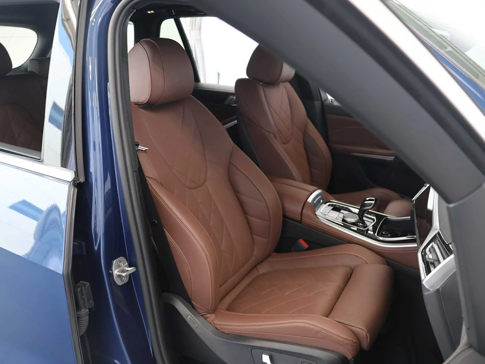 Certified Used 2023 Phytonic Blue Metallic BMW xDrive40i image 11