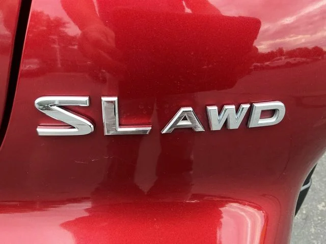 Used 2015 Red Nissan SL image 30
