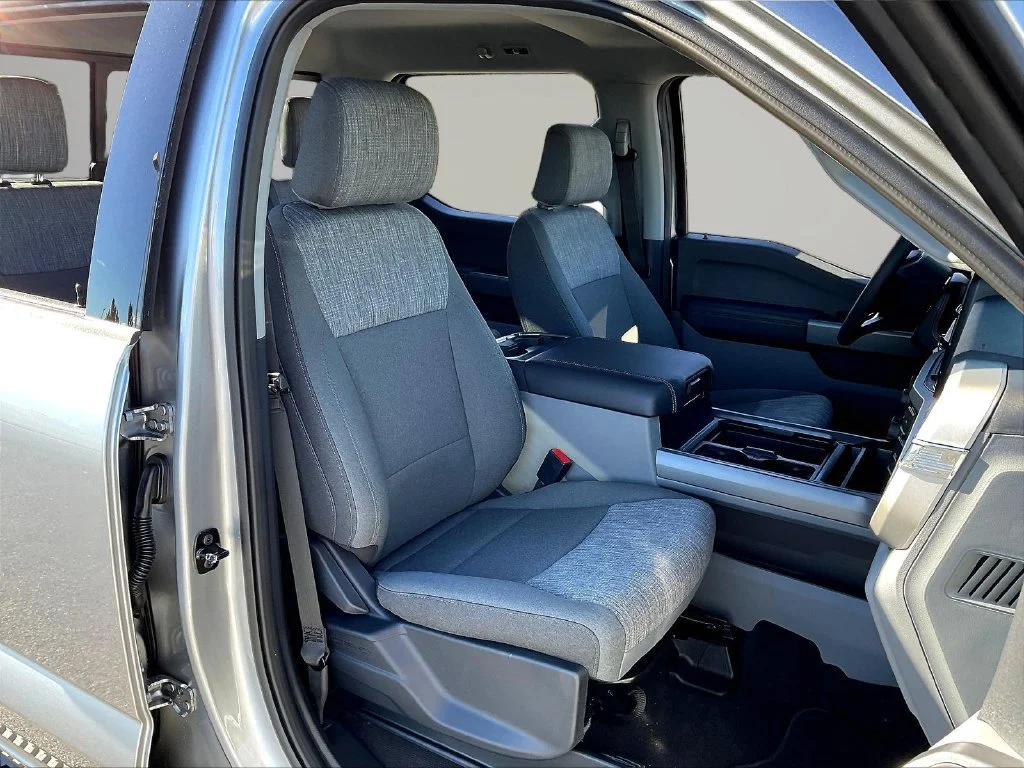 New 2027 Iconic Silver Metallic Ford F-250® XLT image 11