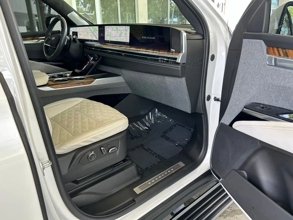 Used 2025 White Cadillac Sport Platinum image 37