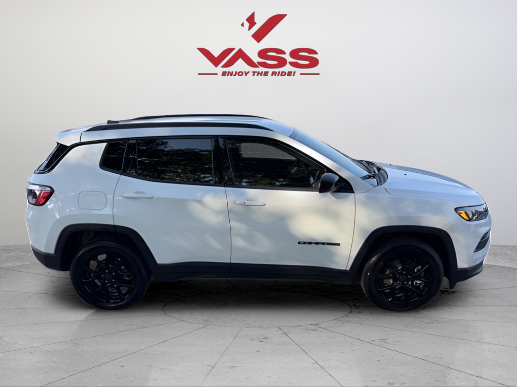 Certified Used 2026 White/off-white Jeep Latitude image 4