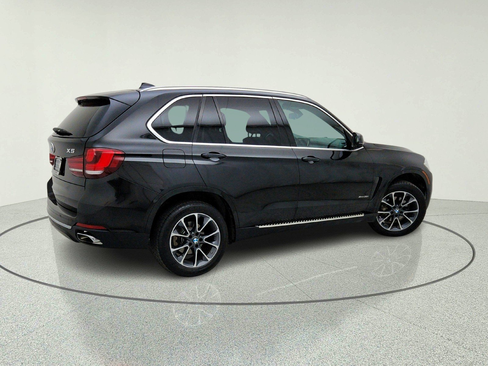 Used 2018 BLACK SAPPHIRE BMW xDrive35i image 15
