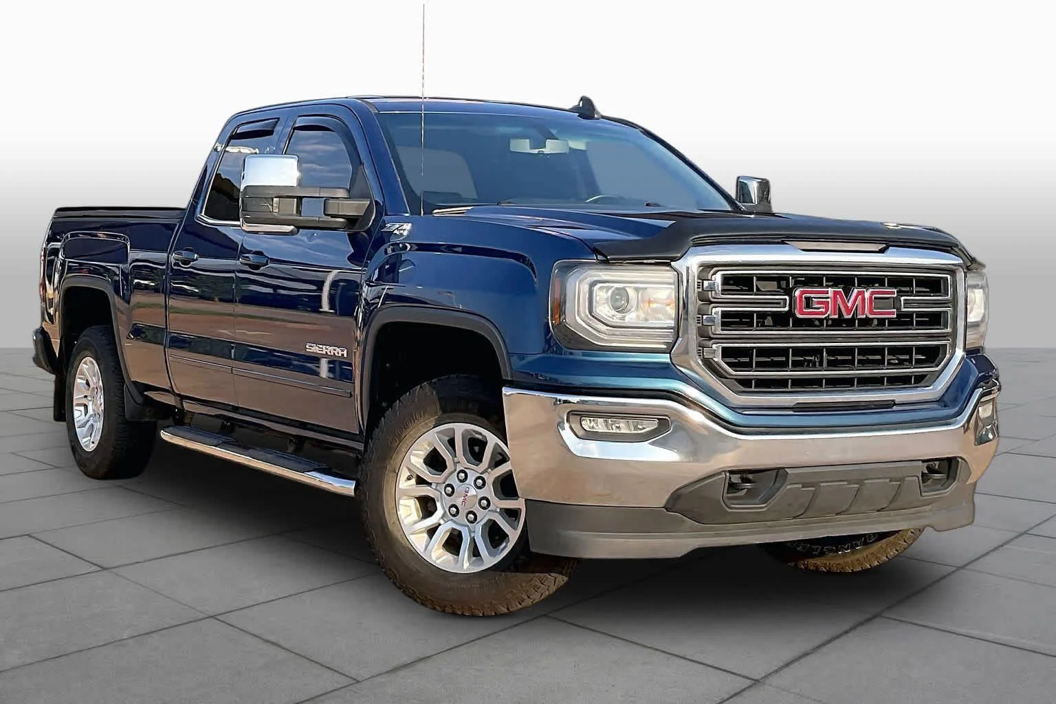 Used 2019 Stone Blue Metallic GMC SLE image 3