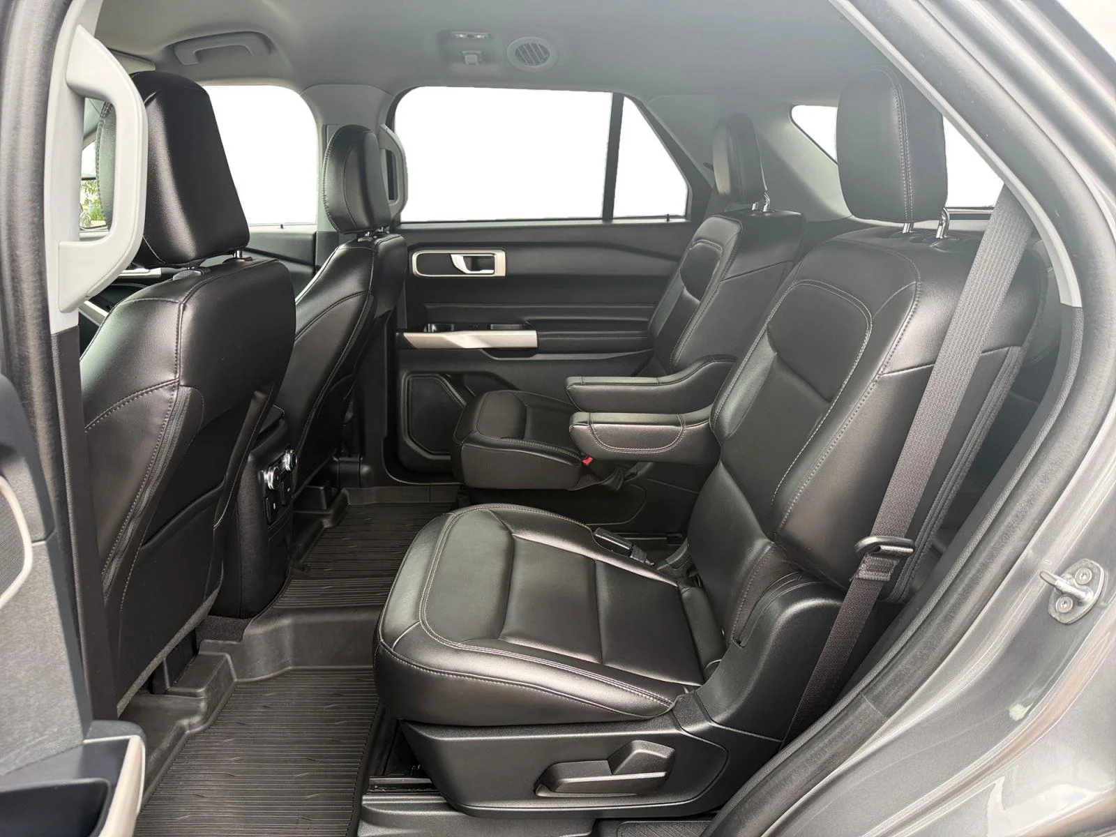 2022 Ford Explorer XLT - Photo 19