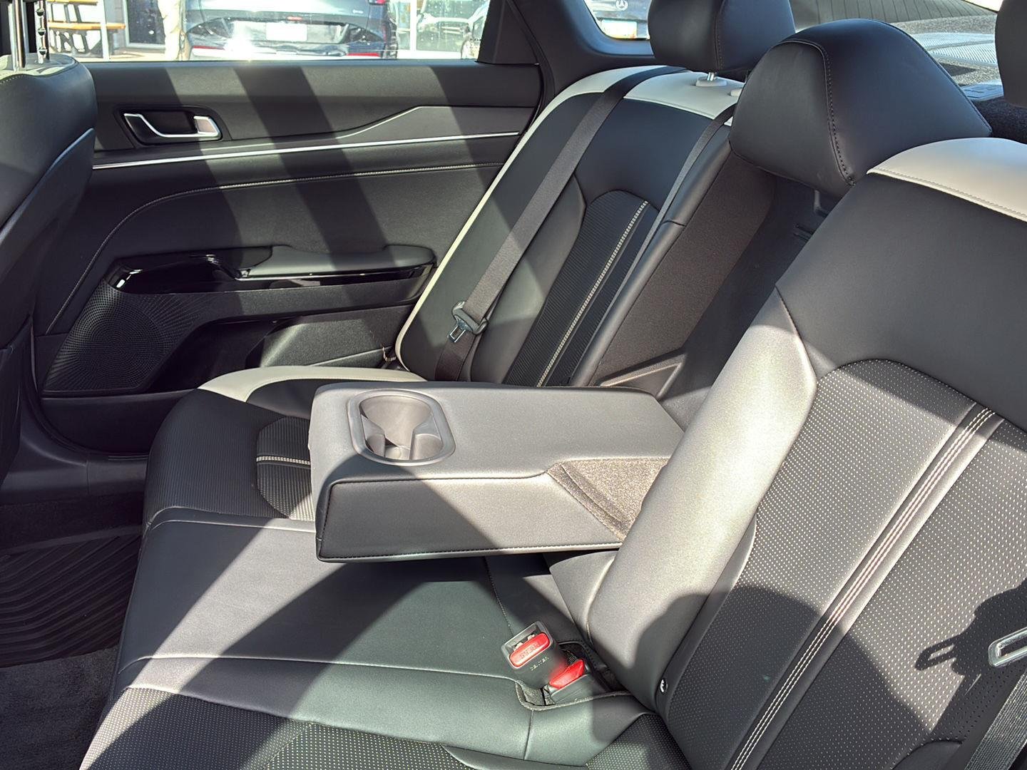Used 2025 Snow White Pearl Kia GT-Line image 14